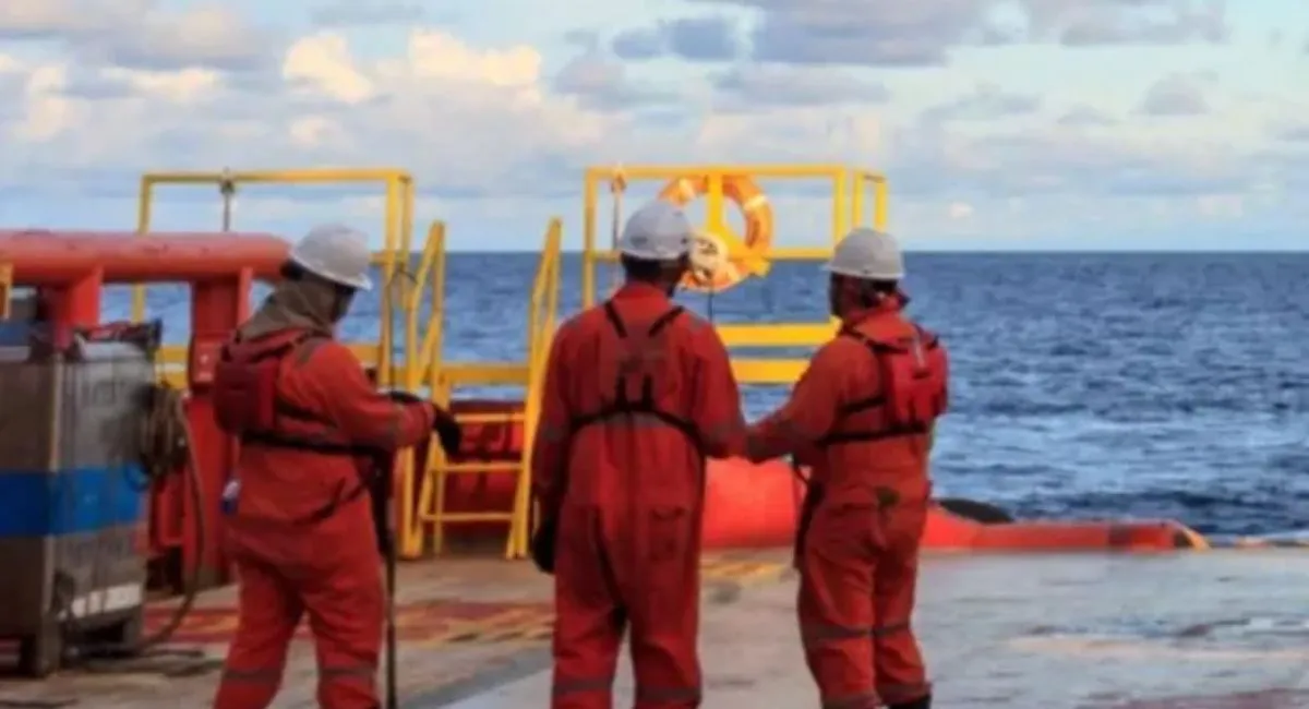 20,000 Indian Seafarers Stranded Amid Strait Of Hormuz Tensions; NUSI Urges Emergency Evacuation Plan