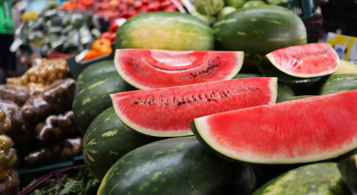 how-to-pick-safe-watermelon-spot-signs-of-injection