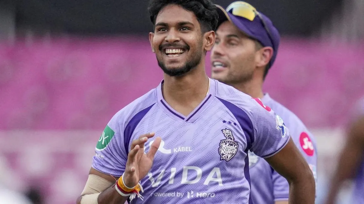kkr-vs-gt-matheesha-pathirana-injury-update-leaves-field-after-eight-balls-ipl-2026