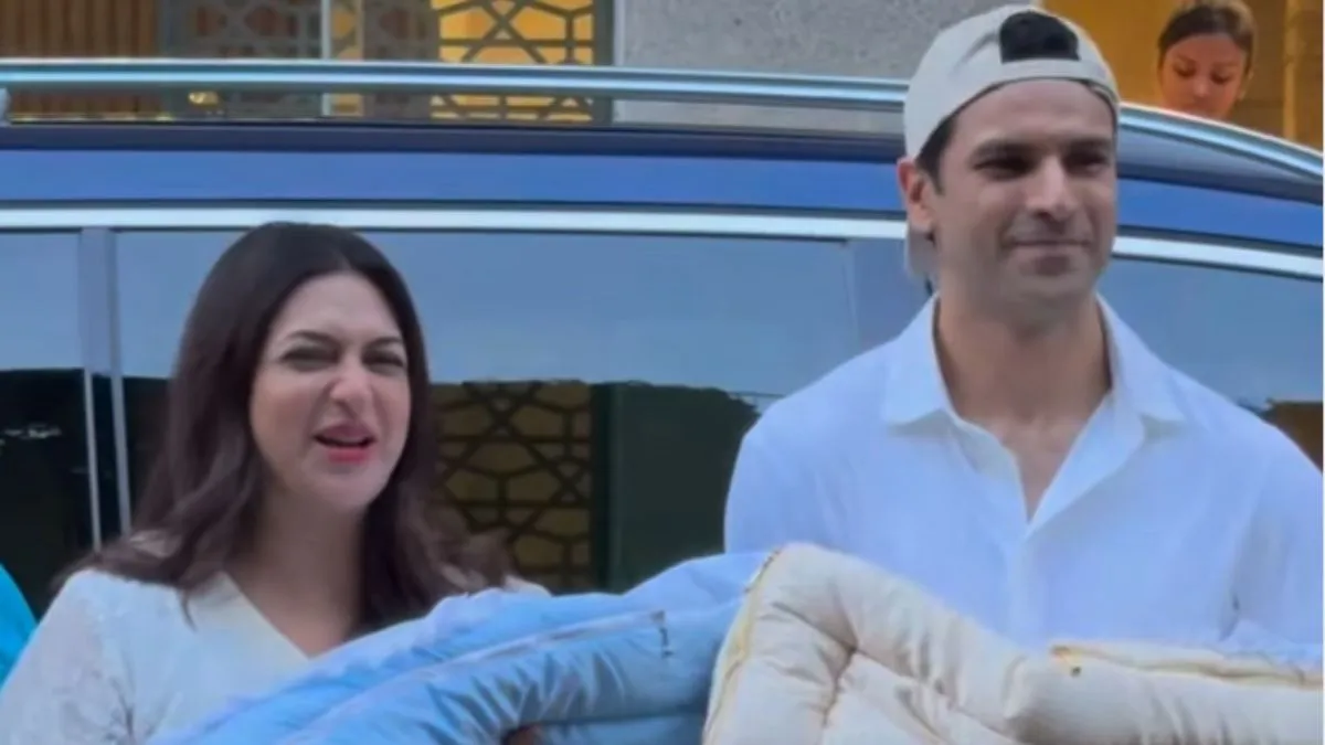 divyanka-tripathi-and-vivek-dahiya-pose-as-family-of-four-for-first-time-after-welcoming-twins-video