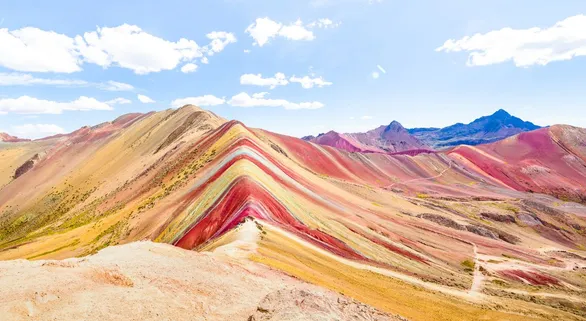 8-mountains-famous-for-their-changing-colours