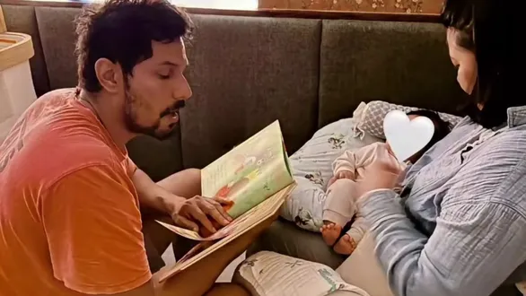 randeep-hooda-shares-sweet-storytime-moment-with-daughter-nyomica-fans-demand-his-voice-on-alexa-and-siri