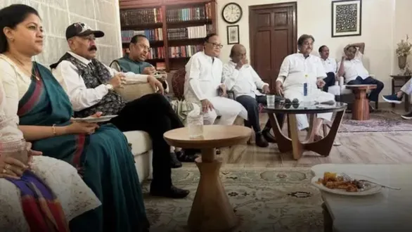 tmc-crisis-news-lok-sabha-mps-bjp-meeting-bhupendra-yadav-suvendu-adhikari-mamata-banerjee-bengal-news-latest-updates