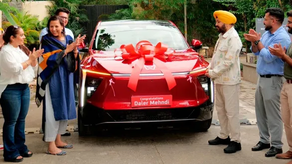 daler-mehndi-brings-home-mahindra-xev-9e-electric-suv-check-price-range-and-more