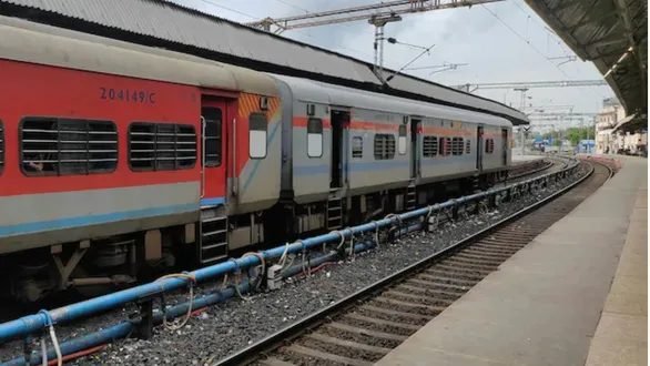 north-central-railway-to-outsource-ticket-counters-at-29-stations-in-uttar-pradesh-open-new-job-opportunities-for-youth