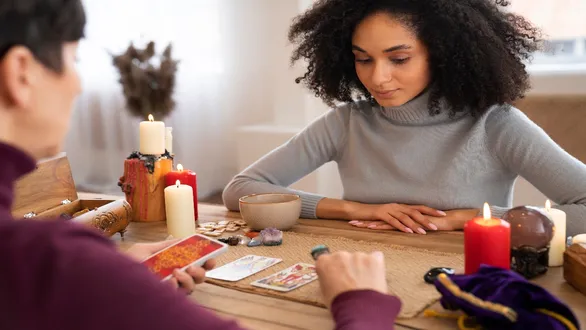 why-are-gen-z-getting-addicted-to-tarot-readings-lately