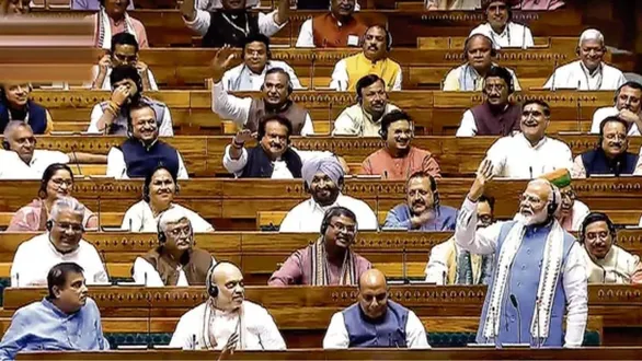 pm-modi-outlines-how-a-leader-can-earn-peoples-trust-after-surpassing-nehru-as-longestserving-pm