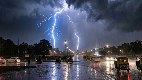 weather-update-imd-orange-alert-for-delhincr-heavy-rain-warning-in-up-agra-people-receive-emergency-severe-alert-on-phone