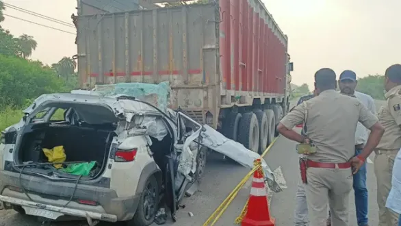bihar-road-accident-four-police-officers-killed-after-speeding-suv-slams-into-parked-truck-in-begusarai
