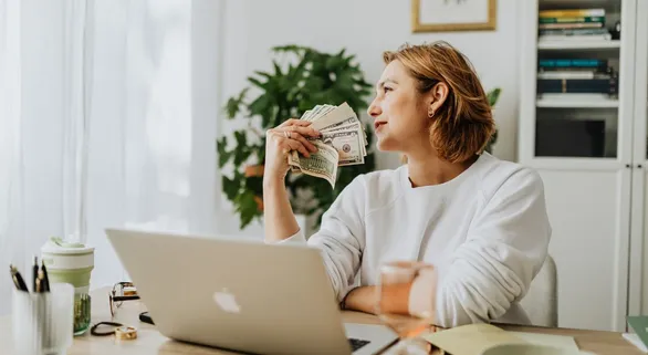 9-powerful-habits-of-financially-independent-women-to-embrace-success