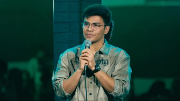 who-is-madhur-virli-stand-up-comedian-apologises-for-cuddle-after-rape-joke-following-backlash