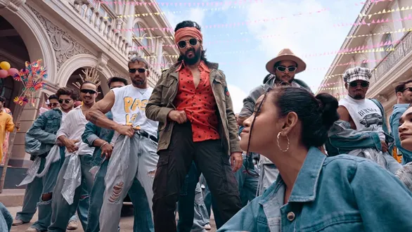 from-chatni-to-ghis-ghis-5-bhojpuri-songs-taking-over-bollywood