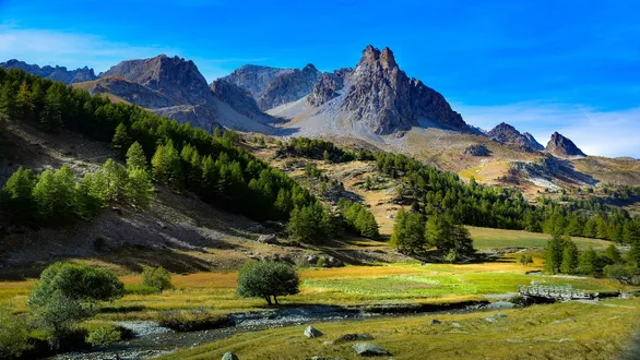 dreaming-about-mountains-4-interpretations-of-what-they-actually-mean