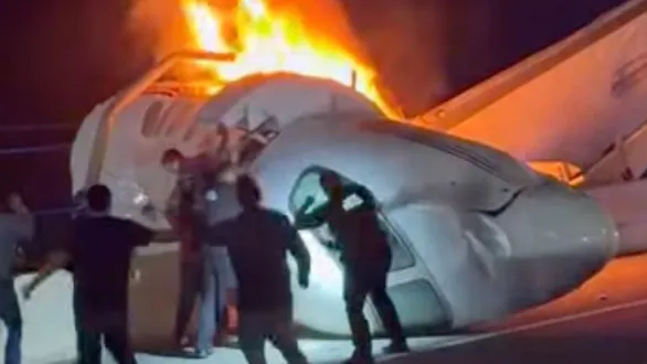 us-laredo-business-jet-crashes-on-highway-one-dead-amid-heroic-rescue-efforts-video