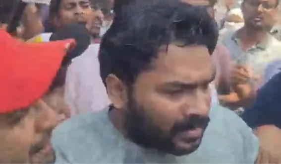 roshan-anand-reaches-police-station-accuses-khan-sir-of-plotting-brothers-murder-patna-police-refuses-to-file-fir