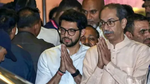 shiv-sena-ubt-split-buzz-7-mps-reach-delhi-to-meet-lok-sabha-speaker-today-says-report-uddhav-thackeray-latest-updates