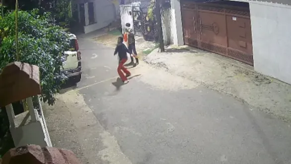 petrol-bomb-attack-on-rss-office-in-ranchi-incident-captured-on-cctv