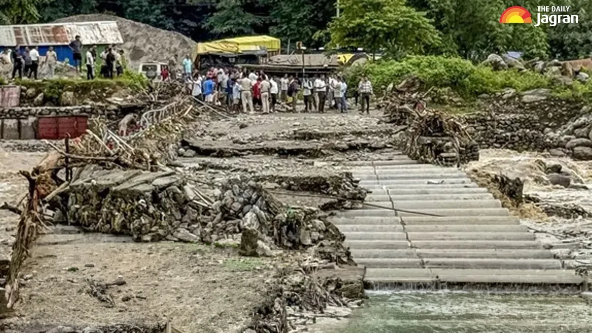 Bengal Weather: Heavy Rains Batter Darjeeling, Siliguri-Mirik Link Road ...