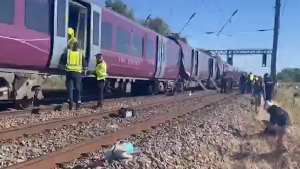 two-highspeed-trains-collide-in-bedford-near-london-multiple-injuries-reported-several-passengers-dead