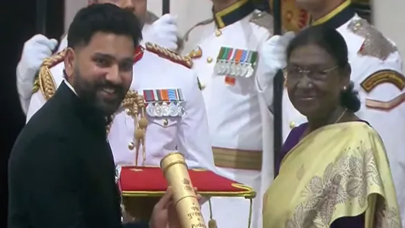 rohit-sharma-receives-padma-shri-award-from-president-murmu-joins-kohli-ganguly-dhoni-in-elite-list-watch