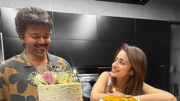 trisha-krishnan-ends-rift-rumours-with-thalapathy-vijay-shares-sweet-birthday-post-and-cake-cutting-photo