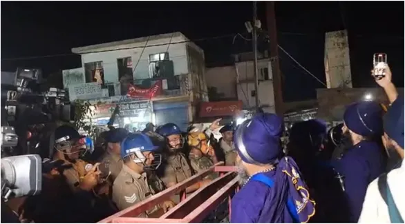 uttarakhand-himachal-border-tense-as-armed-nihang-sikhs-attempt-entry-days-after-gurdwara-standoff-chamoli-clash-police-itbp-deployed