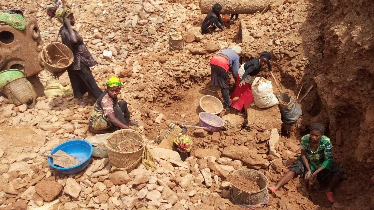 100-killed-after-gold-mine-collapses-in-central-african-republic