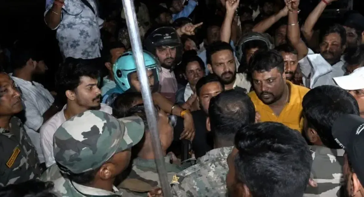 Jharkhand JPSC-JSSC Protest: Effigy Burning Triggers Student-Police Clash In Ranchi; Over 200 Booked