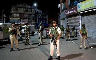 govt-plans-to-shift-detained-kashmiri-politicians-to-new-place-as-rs-265-crore-hotel-bill-raises-concern