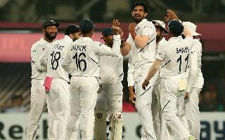 ind-vs-ban-2nd-test-day-2-sublime-kohli-lethal-ishant-push-india-closer-to-big-win