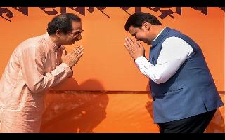 Fadnavis' resignation paves way for Sena-NCP-Congress govt, Uddhav set to become Maharashtra CM