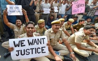 delhi-police-protest-10hourlong-strike-called-off-after-assurance-from-seniors-all-you-need-to-know
