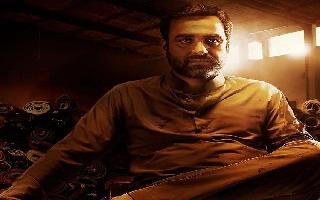 from-reading-daughters-geography-book-to-making-daal-in-different-ways-how-pankaj-tripathi-is-dealing-with-coronavirus-lockdown