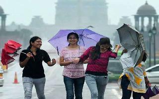 monsoon-misery-3-simple-and-easy-ways-to-get-rid-of-damp-smell-from-clothes