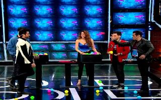 bigg-boss-13-preview-salman-khan-anil-kapoor-recreate-andaz-apna-apna-magicdisha-patani-kunal-aditya-play-skull-task-with-housemates-watch