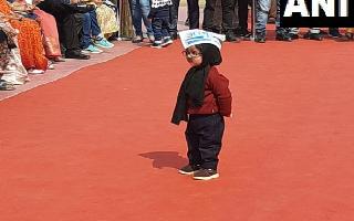 'Chooo cute': Netizens react as 'mini mufflerman' makes his presence at Arvind Kejriwal's oath-taking ceremony