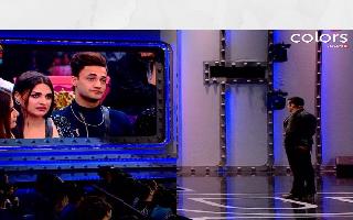 bigg-boss-13-day-127-highlights-hina-khan-promotes-hacked-salman-schools-asim-for-being-after-himanshi