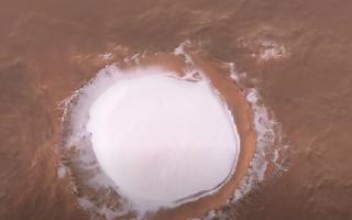 WATCH: This massive ice crater in Mars' north pole could be a source of water and life