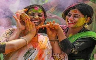 happy-holi-2020-be-holiready-with-these-essential-skincare-tips