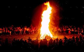 happy-choti-holi-2020-wishes-messages-sms-shayari-quotes-facebook-status-and-whatsapp-status-to-send-family-and-friends-on-holika-dahan