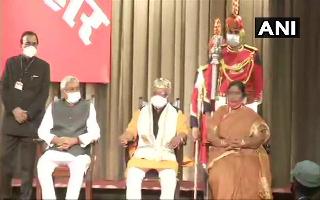 Bihar Govt Formation: Nitish Kumar becomes CM again; Tarkishore Prasad, Renu Devi sworn-in as deputies | As it happened