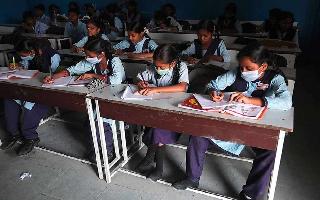 delhi-covid-restrictions-delhi-govt-reschedules-summer-vaccinations-for-all-schools-details-here
