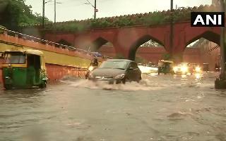 delhincr-weather-updates-key-areas-waterlogged-as-delhi-wakes-up-to-heavy-rains-downpour-to-continue-in-pics