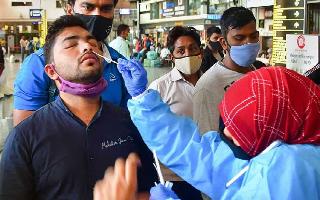 covid19-indias-omicron-tally-nears-1300-as-delhi-reports-sharp-surge-omicron-found-in-mumbais-55-per-cent-sequenced-samples