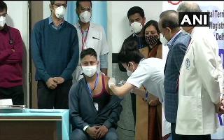covid19-vaccination-sanitation-worker-in-delhi-becomes-first-indian-to-receive-vaccine-jab-at-aiims-watch