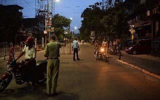 india-coronavirus-restrictions-lockdown-curfew-guidelines-delhi-maharashtra-tamil-nadu-karnataka-west-bengal-uttar-pradesh-latest-updates