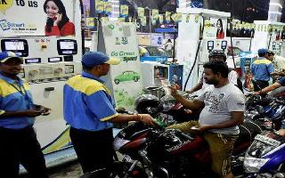 petrol-crosses-rs-91mark-in-delhi-diesel-nears-rs-90-in-mumbai-after-4th-consecutive-hike-check-rates-in-your-city-here
