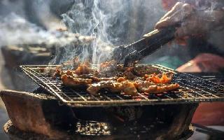 Ahmedabad bans non-veg food stalls near schools, colleges, religious places