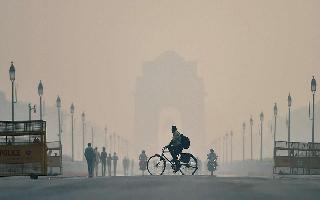 Delhi Air Pollution: Air quality in 'severe' category as thick cloud of smog engulfs NCR again | Check AQI of your area here