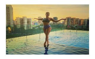 Sunny Leone sizzles in HOT bikini pic as she poses alongside her swimming pool | See photo